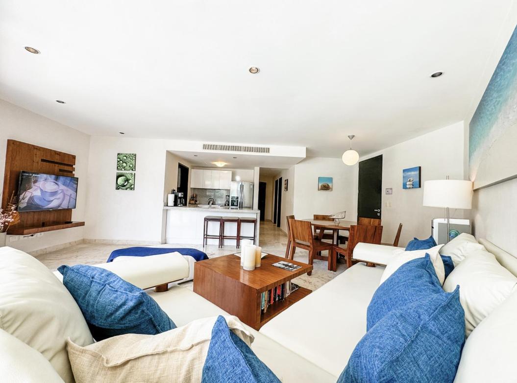 The Elements 2 Bedrooms Beachfront Apartamento Playa del Carmen